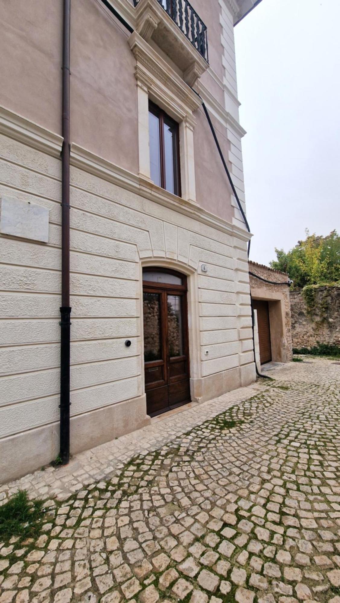 Dimora Adelfina - L'Aquila Centro Vila Exterior foto